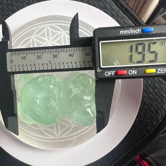 Green Fluorite Crystal Teddy Bear Carving‎ UV Reactive - Picture 7 of 12